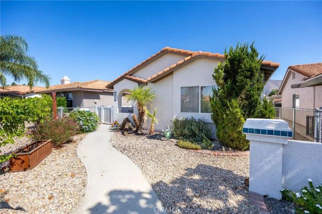 1083 Sombra Way, San Jacinto, CA 92582