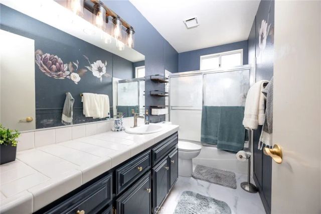 1083 Sombra Way, San Jacinto, CA 92582
