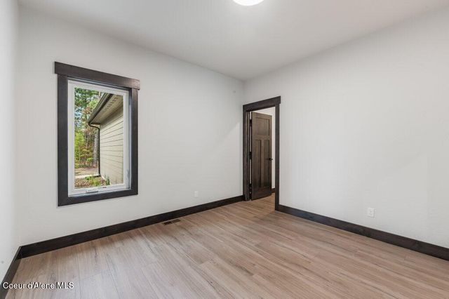 25787 N Dickens Rd, Athol, ID 83801