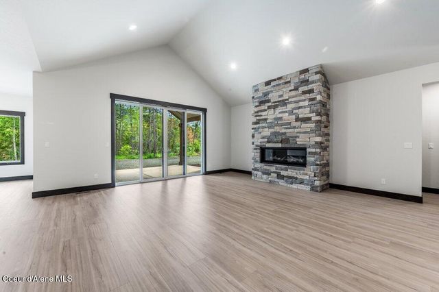 25787 N Dickens Rd, Athol, ID 83801