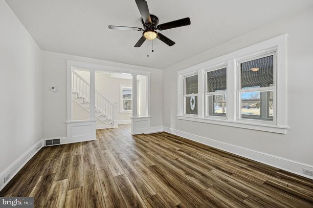 208 CAPITOL TRL, Newark, DE 19711