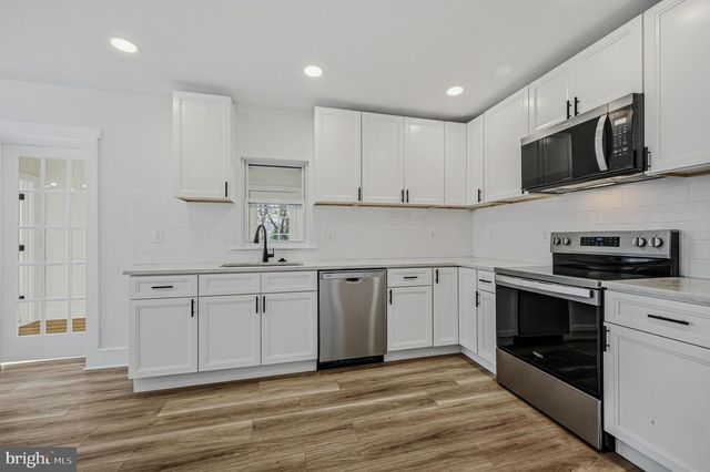 208 CAPITOL TRL, Newark, DE 19711