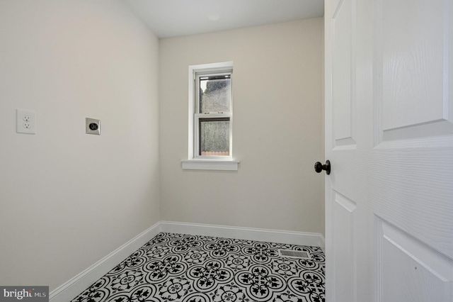 208 CAPITOL TRL, Newark, DE 19711