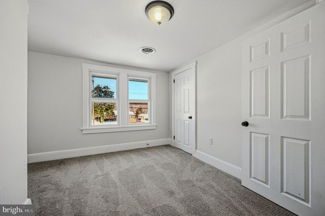 208 CAPITOL TRL, Newark, DE 19711