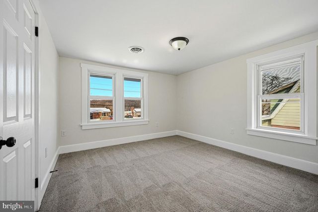 208 CAPITOL TRL, Newark, DE 19711