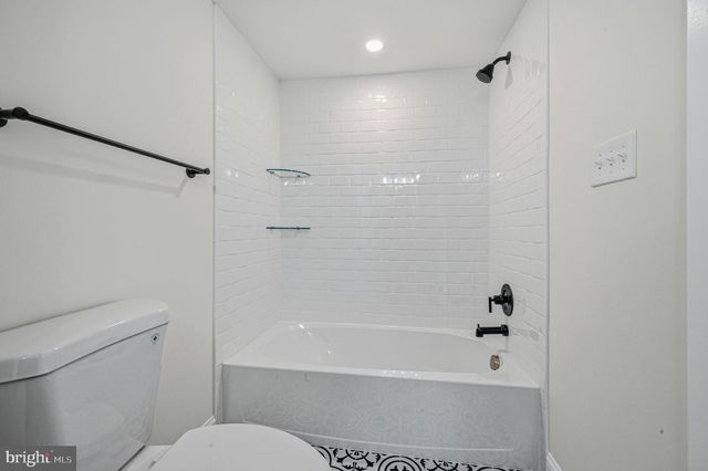 208 CAPITOL TRL, Newark, DE 19711