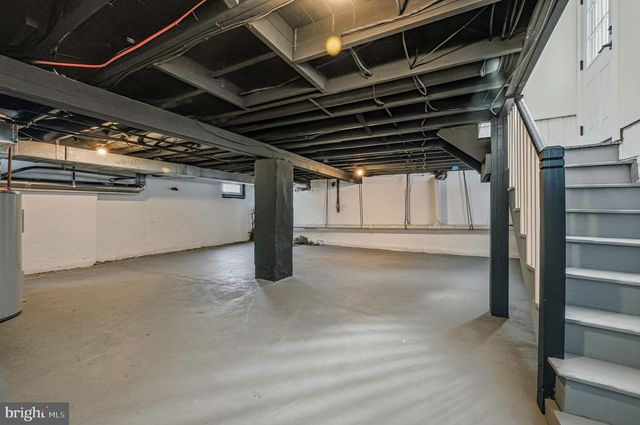 208 CAPITOL TRL, Newark, DE 19711