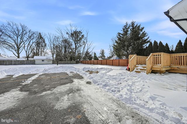 208 CAPITOL TRL, Newark, DE 19711