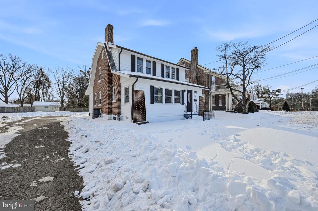 208 CAPITOL TRL, Newark, DE 19711