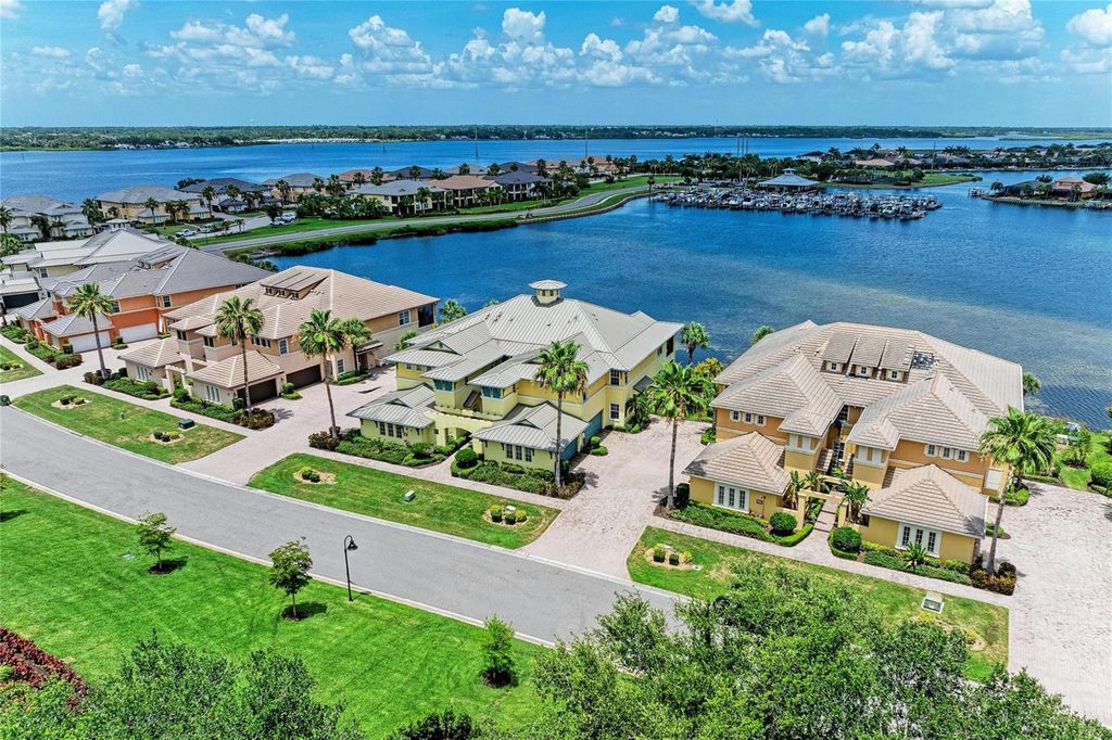 Image 50 of property listing at 1121 RIVERSCAPE STREET 1121, Bradenton, FL 34208