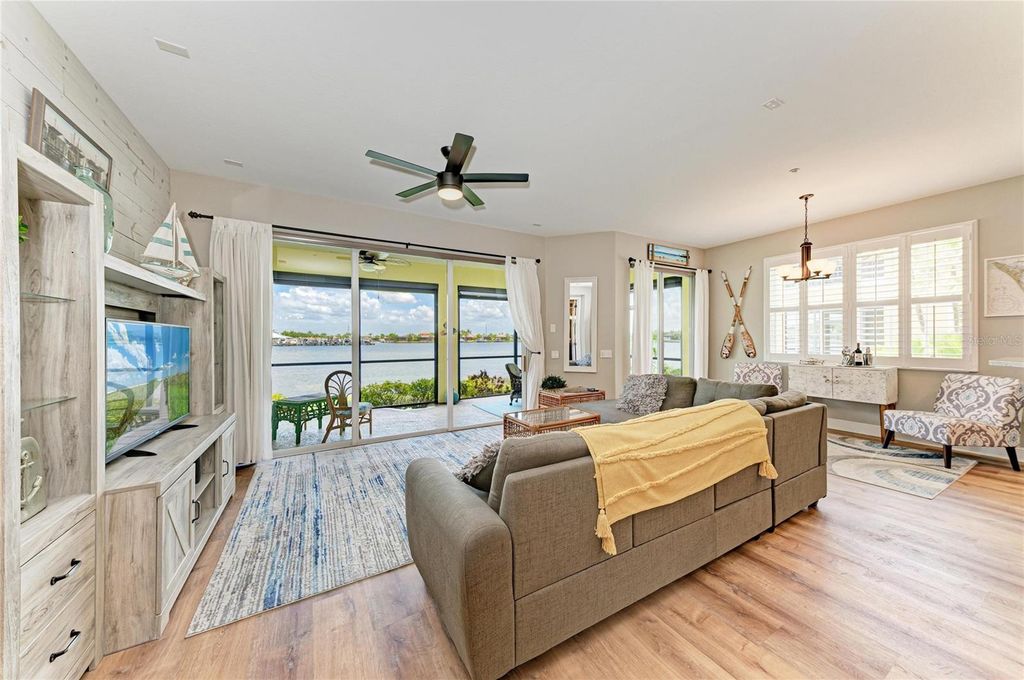 Image 10 of property listing at 1121 RIVERSCAPE STREET 1121, Bradenton, FL 34208