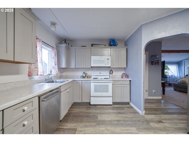 807 GARIBALDI Ave, Garibaldi, OR 97118