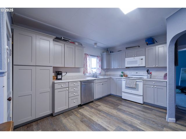 807 GARIBALDI Ave, Garibaldi, OR 97118