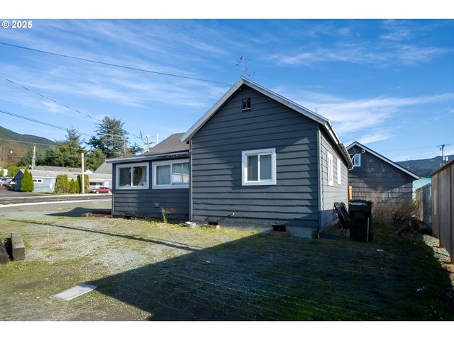 807 GARIBALDI Ave, Garibaldi, OR 97118