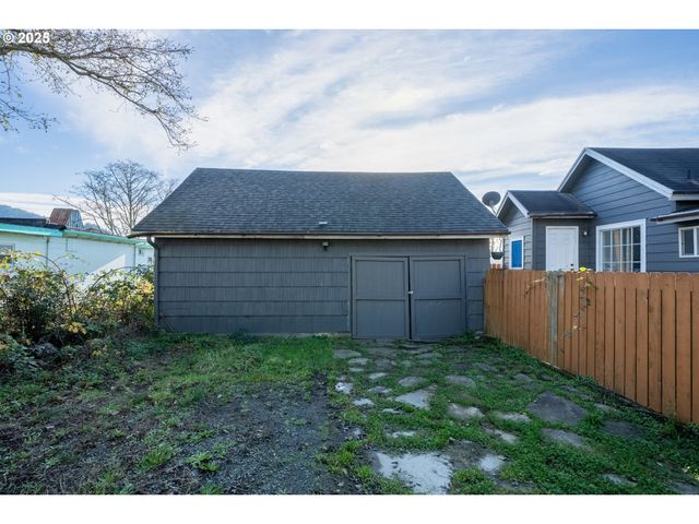807 GARIBALDI Ave, Garibaldi, OR 97118