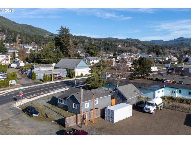 807 GARIBALDI Ave, Garibaldi, OR 97118