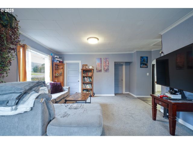 807 GARIBALDI Ave, Garibaldi, OR 97118