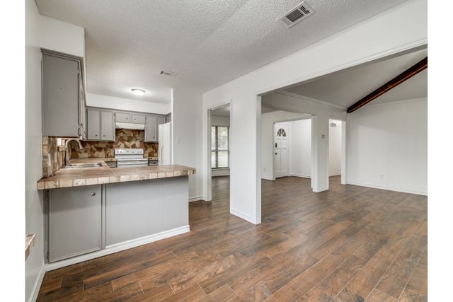 6900 Wicks Trail, Fort Worth, TX 76133