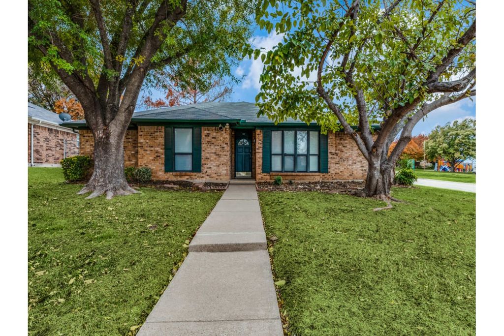 6900 Wicks Trail, Fort Worth, TX 76133