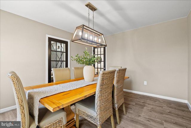 8896 SWEETBRIAR, Manassas, VA 20110