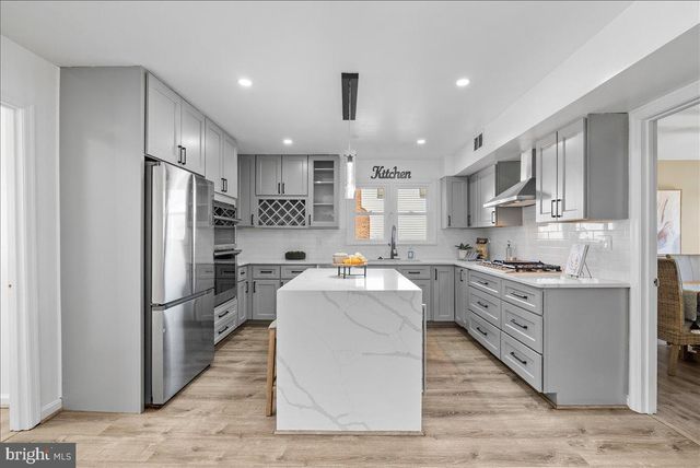 8896 SWEETBRIAR, Manassas, VA 20110