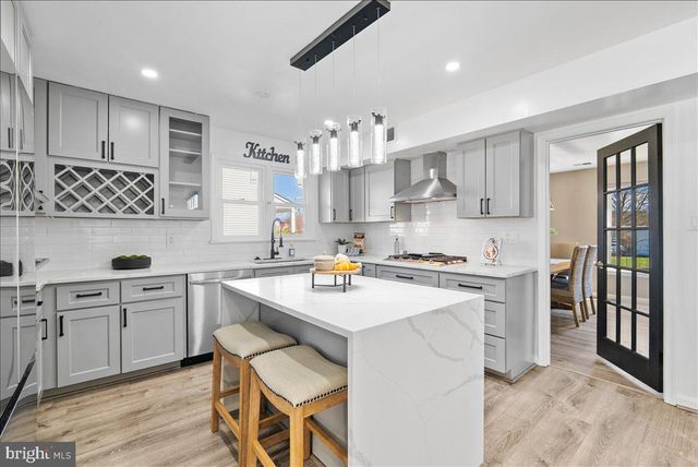 8896 SWEETBRIAR, Manassas, VA 20110