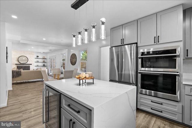 8896 SWEETBRIAR, Manassas, VA 20110