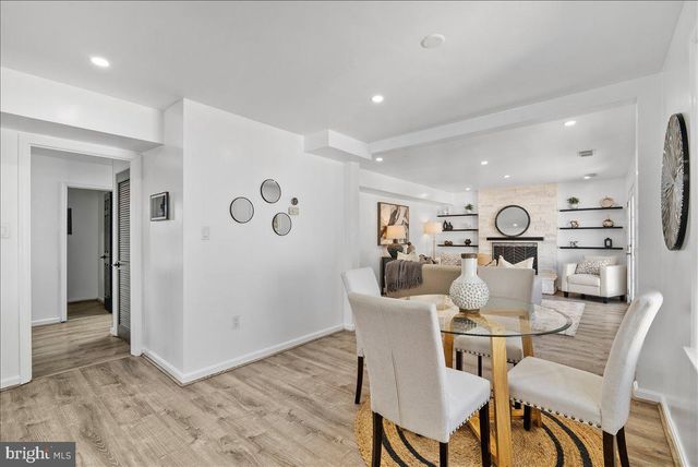 8896 SWEETBRIAR, Manassas, VA 20110