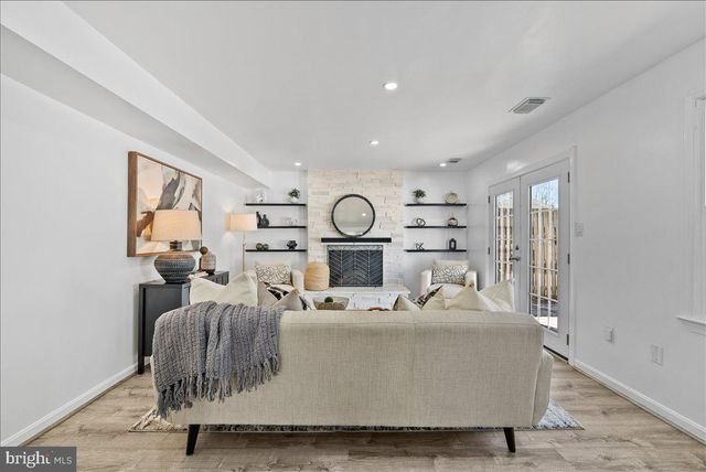 8896 SWEETBRIAR, Manassas, VA 20110