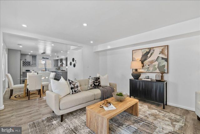 8896 SWEETBRIAR, Manassas, VA 20110