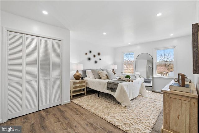 8896 SWEETBRIAR, Manassas, VA 20110