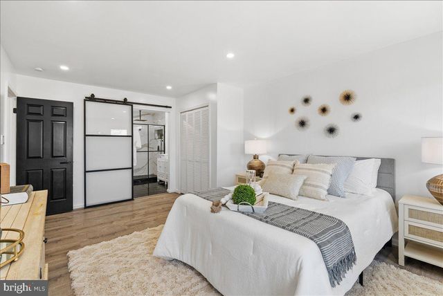 8896 SWEETBRIAR, Manassas, VA 20110