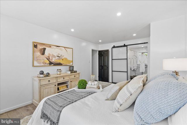 8896 SWEETBRIAR, Manassas, VA 20110