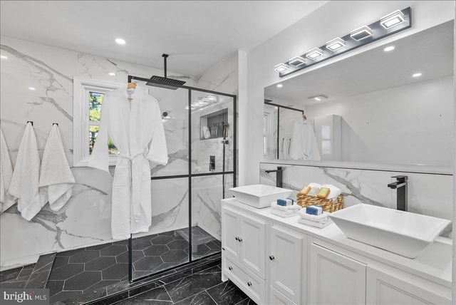 8896 SWEETBRIAR, Manassas, VA 20110