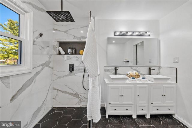 8896 SWEETBRIAR, Manassas, VA 20110