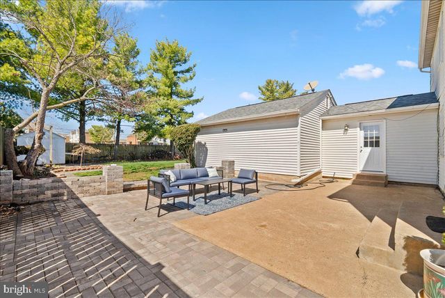 8896 SWEETBRIAR, Manassas, VA 20110