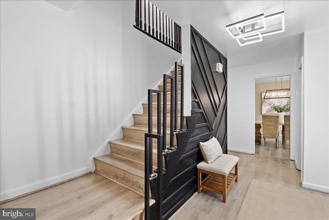 8896 SWEETBRIAR, Manassas, VA 20110