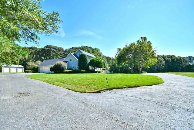 320 Richwood Down Drive, Laurens, SC 29360