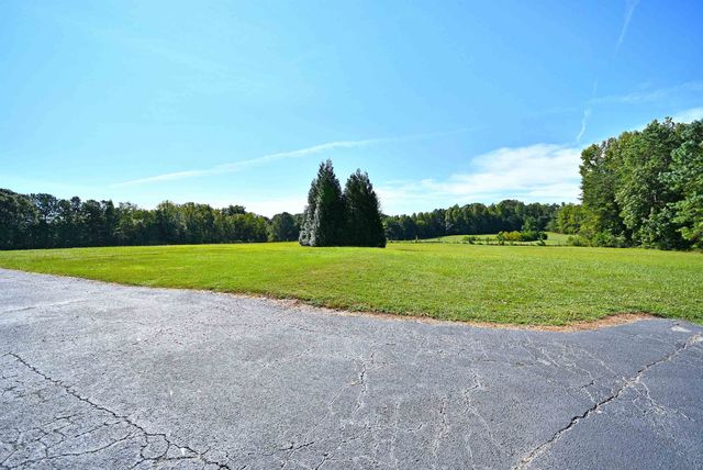 320 Richwood Down Drive, Laurens, SC 29360