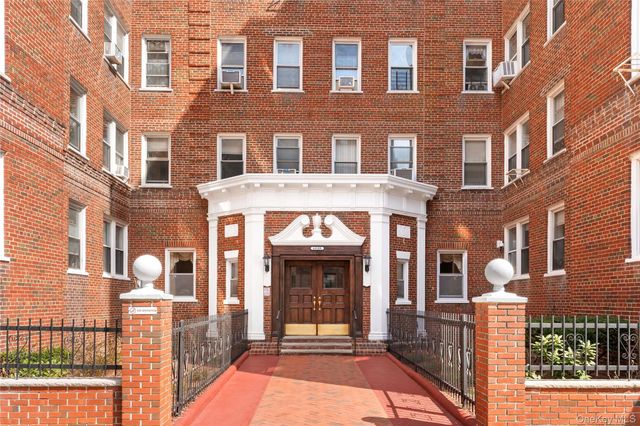 63109 Saunders Street A3, Rego Park, NY 11374