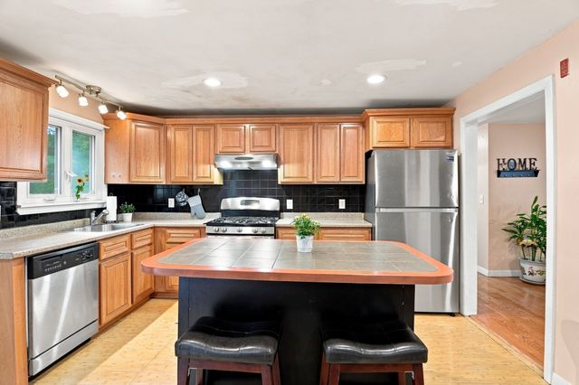 116 Kensington St, Braintree, MA 02184
