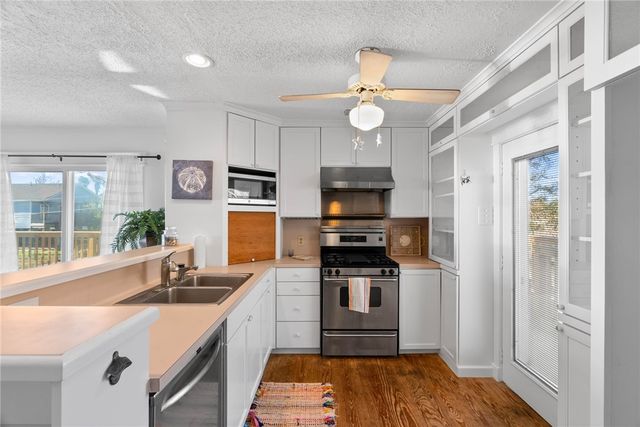 118 Las Palmas Dr, Corpus Christi, TX 78418