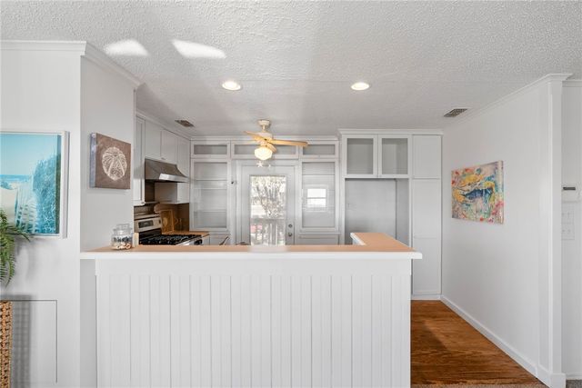 118 Las Palmas Dr, Corpus Christi, TX 78418