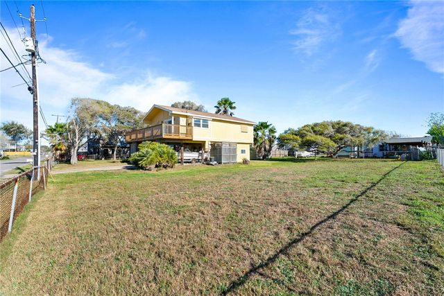 118 Las Palmas Dr, Corpus Christi, TX 78418