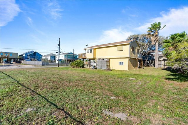 118 Las Palmas Dr, Corpus Christi, TX 78418