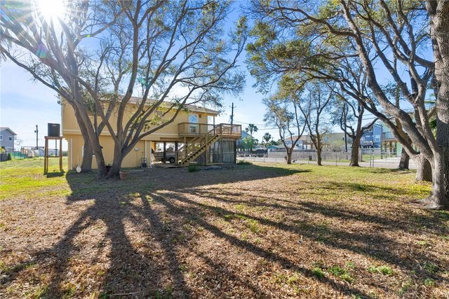 118 Las Palmas Dr, Corpus Christi, TX 78418