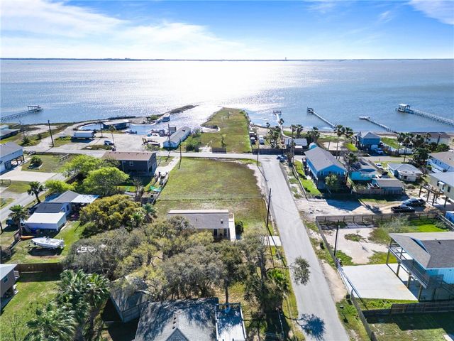 118 Las Palmas Dr, Corpus Christi, TX 78418