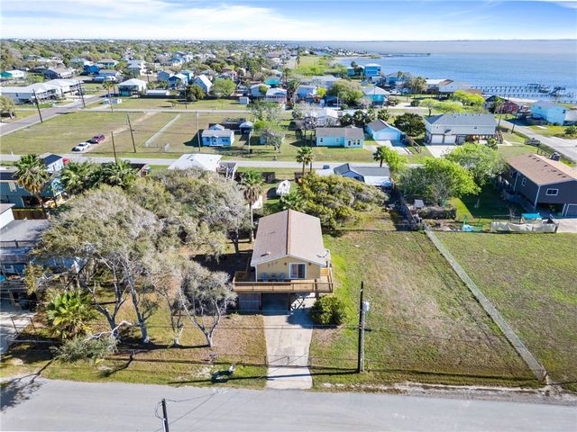 118 Las Palmas Dr, Corpus Christi, TX 78418