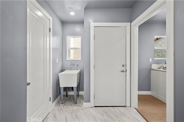 2049 W 71St Street, Los Angeles, CA 90047