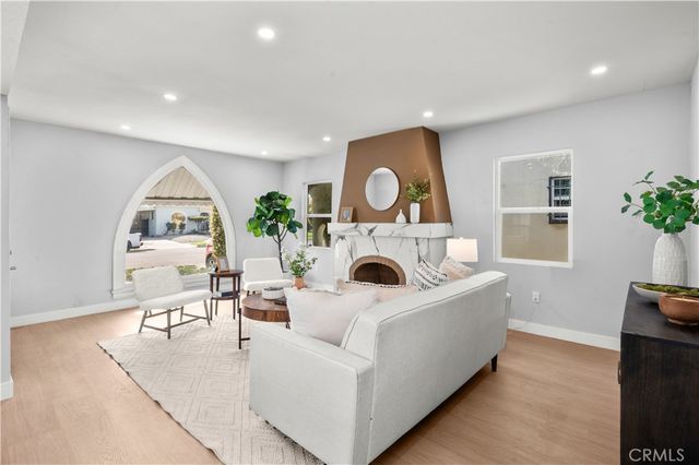 2049 W 71St Street, Los Angeles, CA 90047